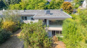 Bungalow mit viel Gestaltungsspielraum und großzügigem Garten in begehrter Lage von Bensberg-Kaule!