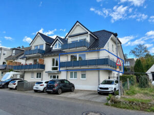 Gepflegte 3-Zimmer-Wohnung mit Balkon und 2-Stellplätzen
in begehrter Lage von Bensberg-Moitzfeld