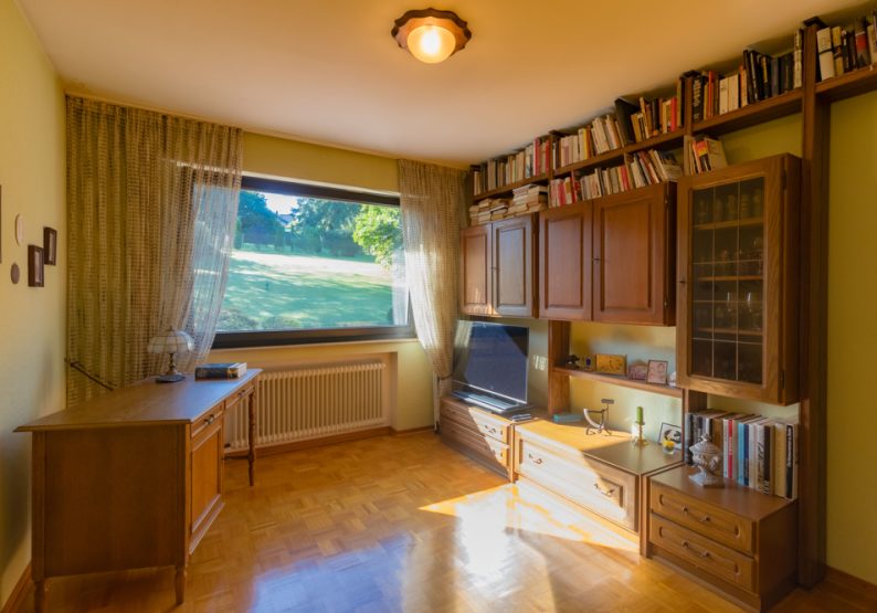 Schlaf- oder Gästezimmer im EG